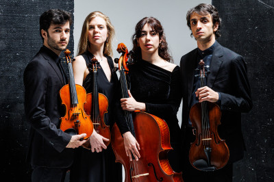 Cimatti e Del Papa con in mano il violino, Acqui con in mano la viola, Ancarani con in mano il violoncello