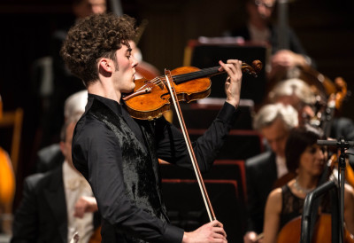 Giovanni Andrea Zanon mentre suona il violino