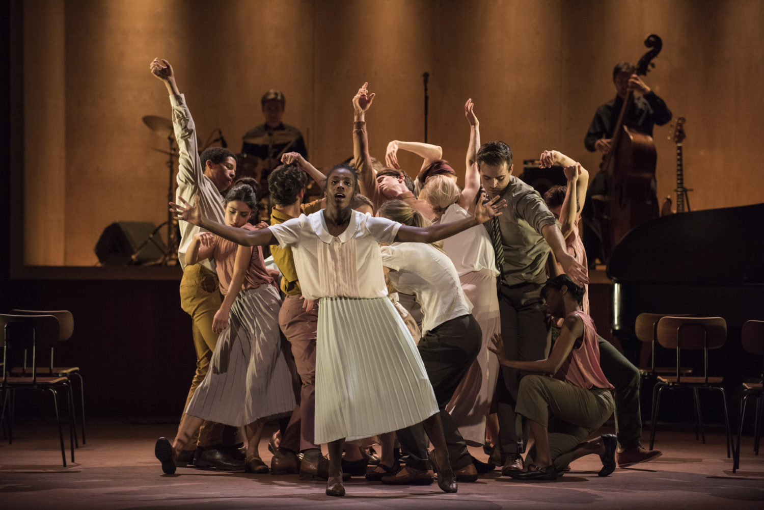 Rambert-Dancers.-©-Hugo-Glendinning-1500x1001