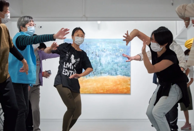 Classe Dance Well alla Ben Brown Fine Arts Hong Kong con opere di Ena Swansea